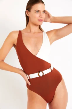 Maillot De Bain 1 Pièce Bi-couleur Marron Et Blanc MARIETA AUKANA 10 Maillot De Bain 1 Pièce Bi-couleur Marron Et Blanc MARIETA AUKANA -Maillots de bain femme Soldes 20e marieta corales 41n38 dev3